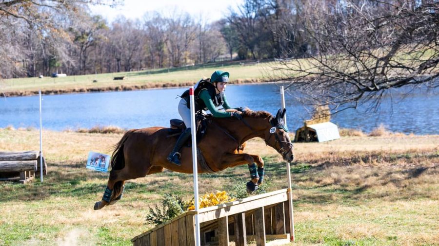 Kira Stockar jumping