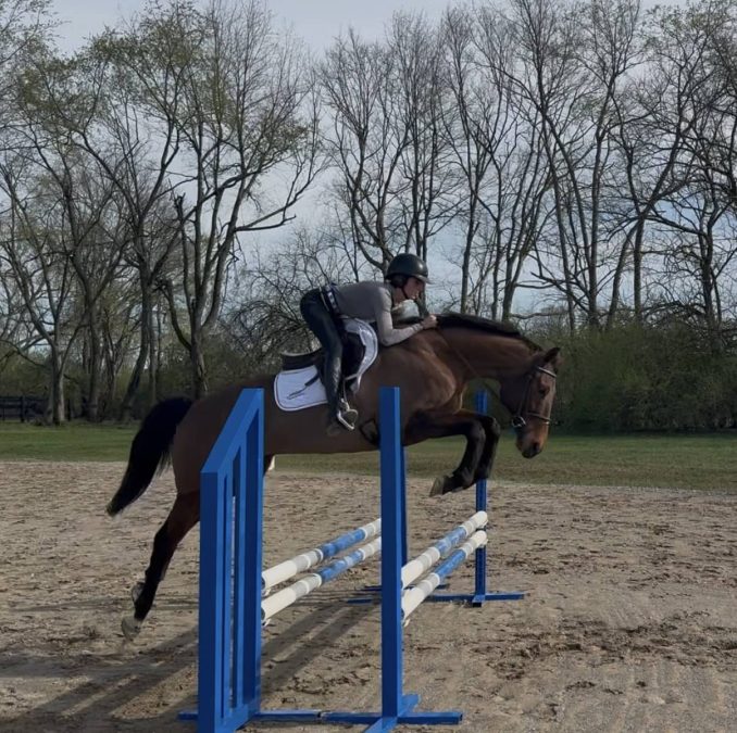 Taylor Thompson jumping